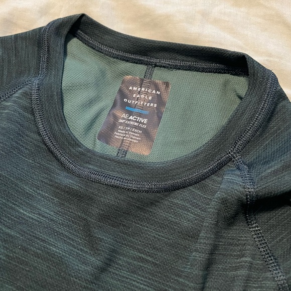 American Eagle Outfitters Men’s Active Crew Neck Shirt Size XS in Dark Green - Picture 2 of 4